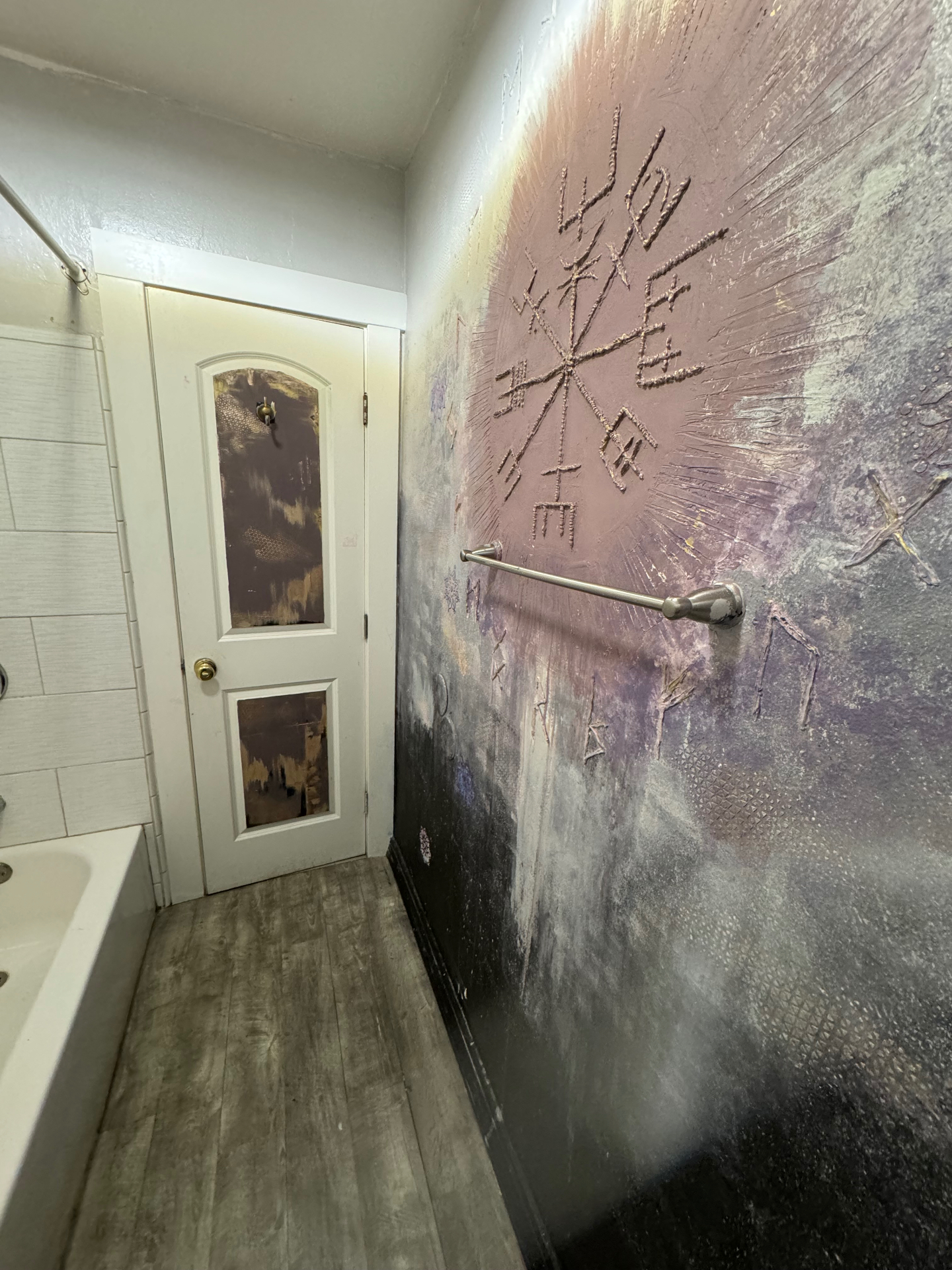 How to Create Raised Wall Art With Joint Compound